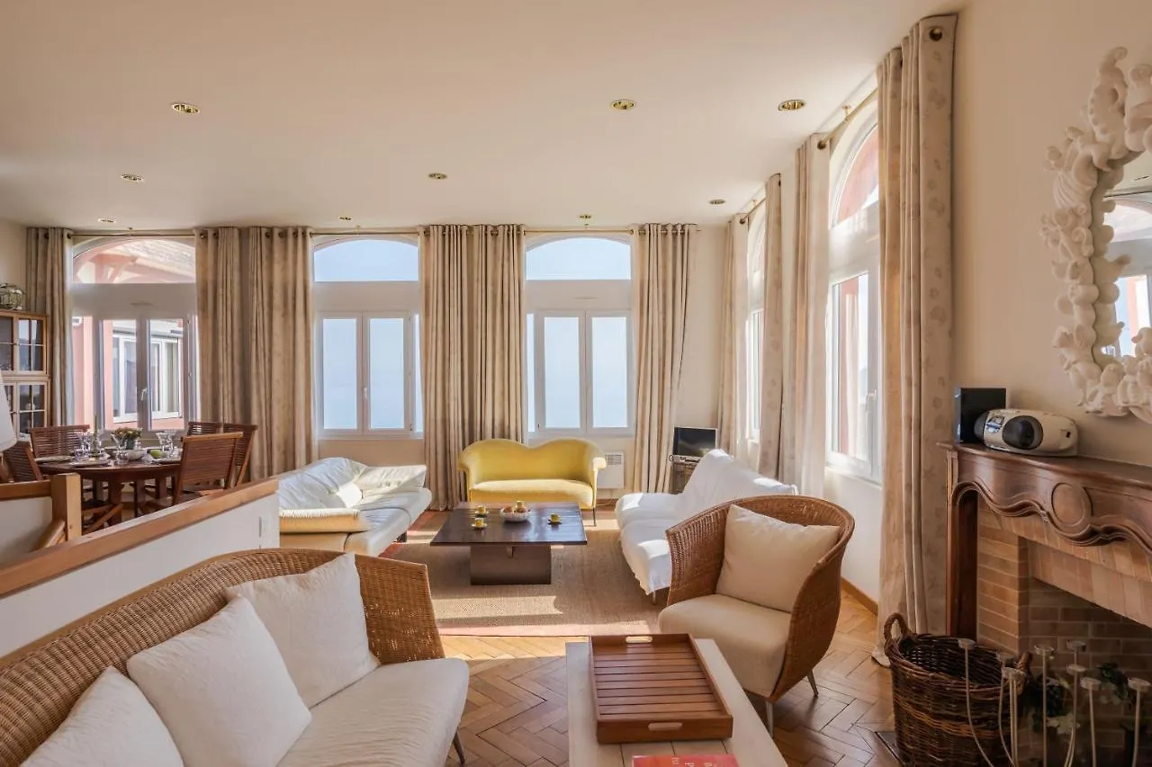 L'Ambassadeur - Magnifique Appartement Dans L'Ancien Hotel Ar Vro سانت كاست-لو-غيلدو 0*,  فرنسا